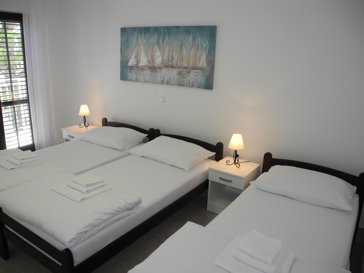 Apartments Nives Crikvenica Buitenkant foto